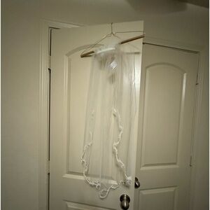 Ivory Veil Never Worn 38 in
